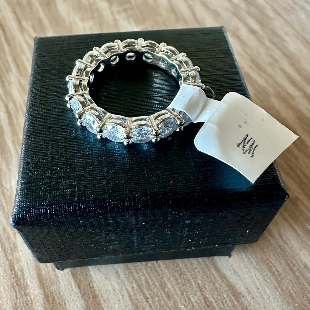 NWT 4.5ct Eternity Band - Round Solitaire Stones - Neiman Marcus - Size 6 - Picture 5 of 15